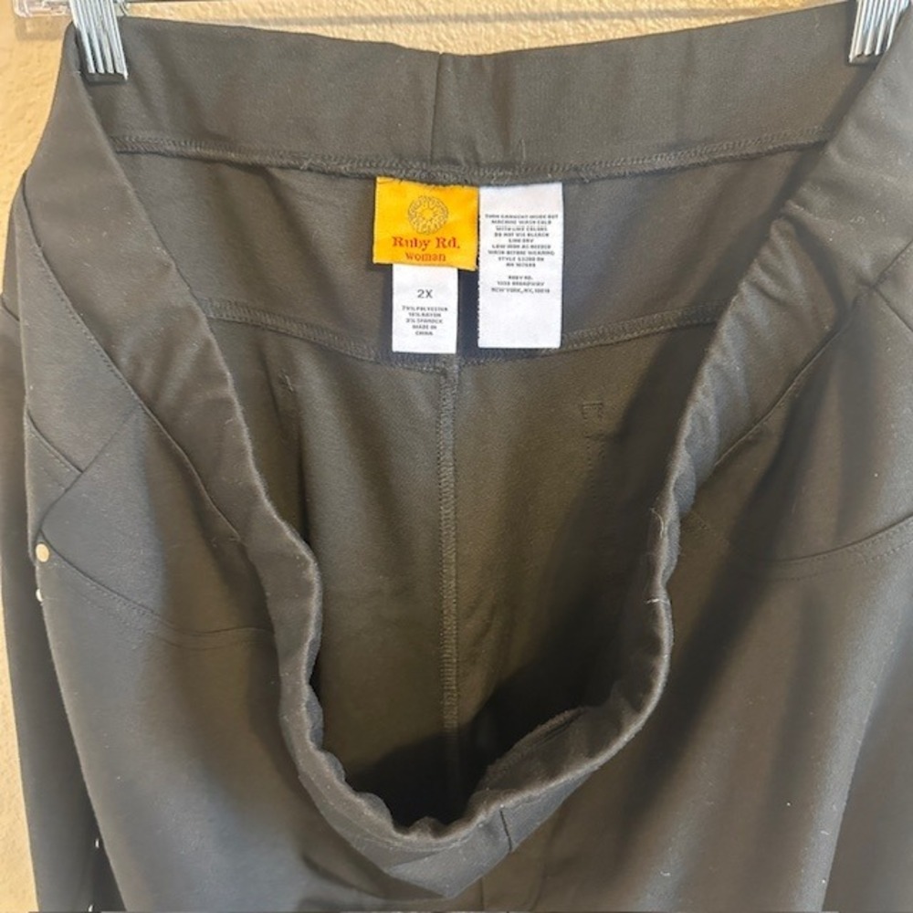 Ruby Rd Women's‎ Black Pull On Embellished Legging Ankle Pants 2X - Picture 8 of 9